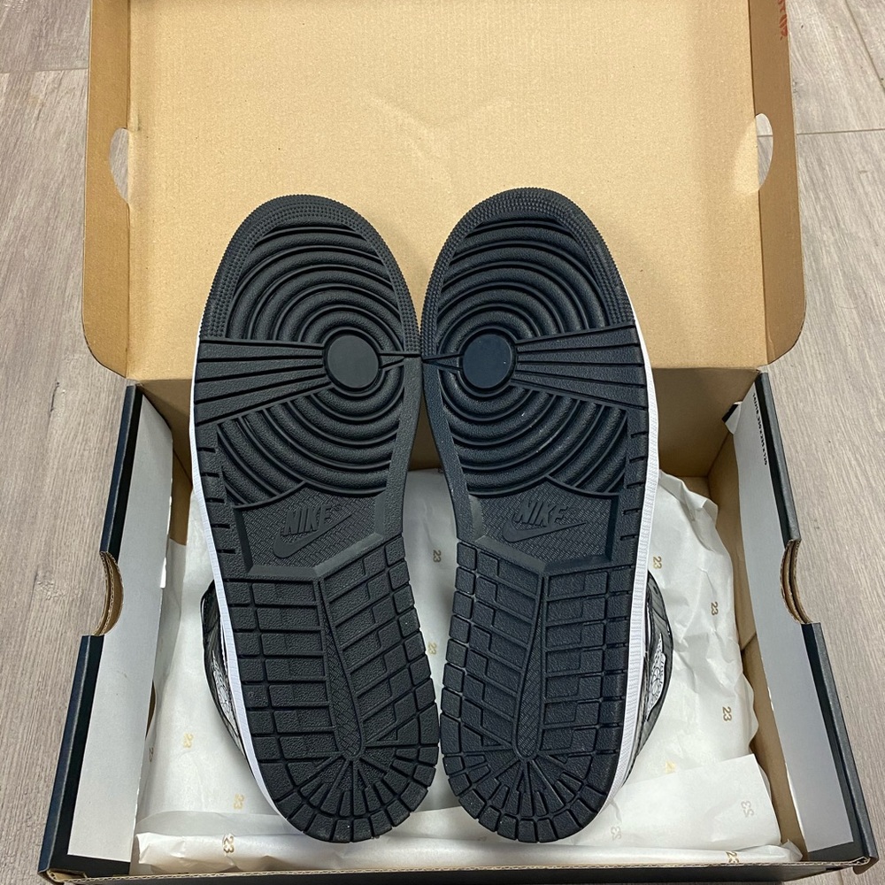 Jordan 1 Mid “Carbon Fiber” - Picture 4 of 4